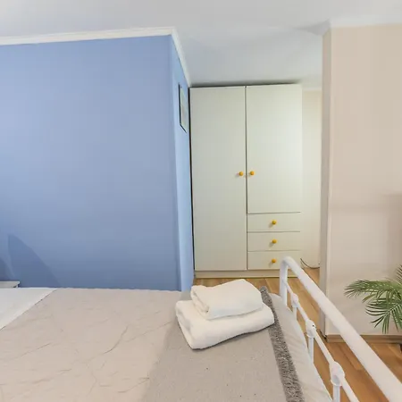Raise Koukaki Urban Lofts Apartment