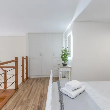 Apartment Raise Koukaki Urban Lofts
